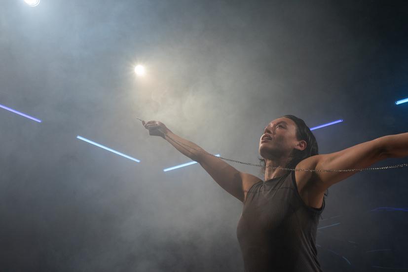 Photo: Haliz Yosef Marika Peura in the performance.